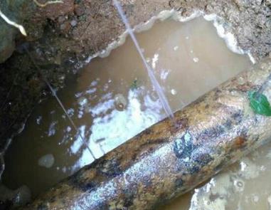 元氏楼顶渗水维修公司分享下地暖漏水的原因及检测方法。